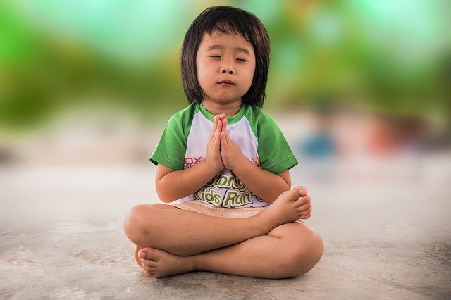 meditující dítě